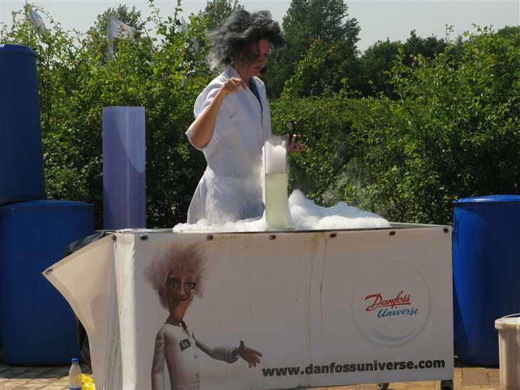 Min kusine holder sience show på Danfoss Universe 8D billede 2