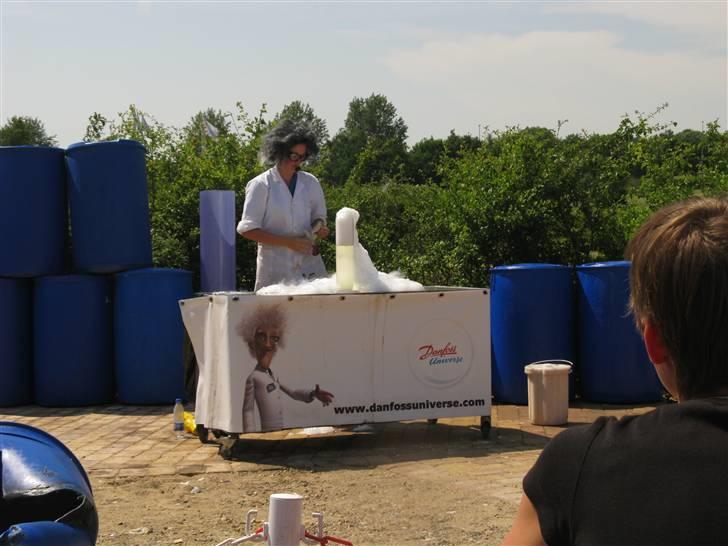 Min kusine holder sience show på Danfoss Universe 8D billede 3