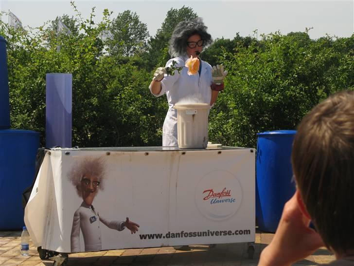 Min kusine holder sience show på Danfoss Universe 8D billede 36
