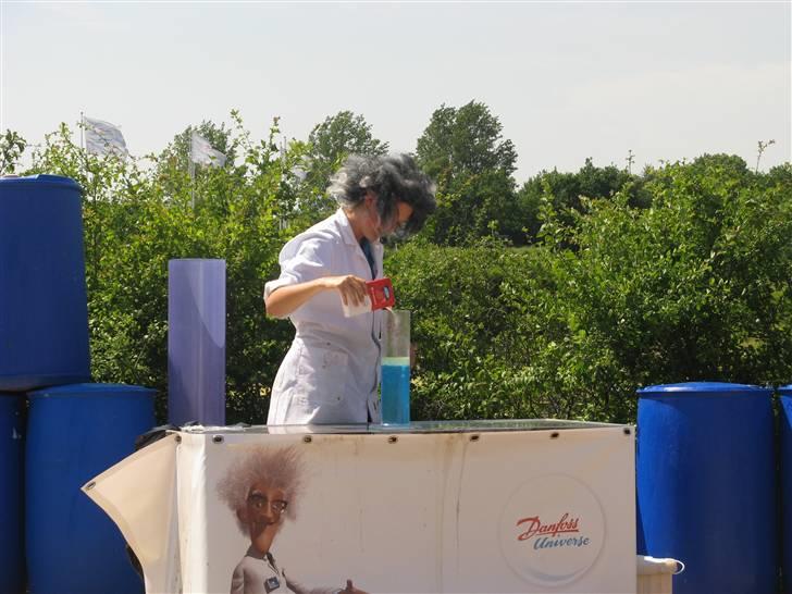 Min kusine holder sience show på Danfoss Universe 8D billede 41