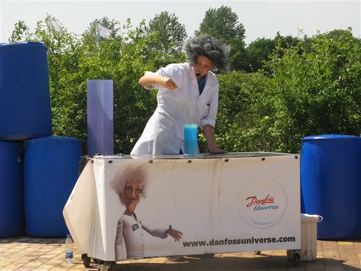 Min kusine holder sience show på Danfoss Universe 8D billede 42