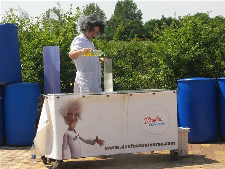 Min kusine holder sience show på Danfoss Universe 8D billede 43