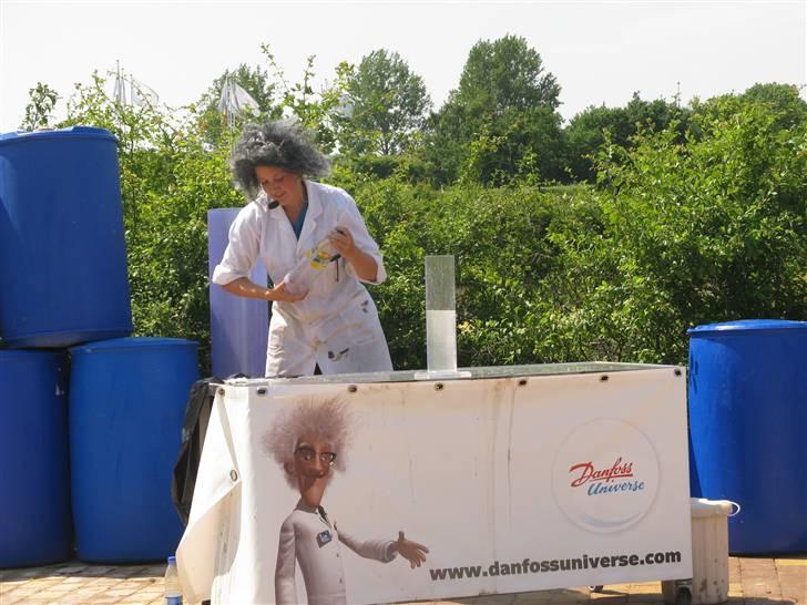 Min kusine holder sience show på Danfoss Universe 8D billede 44