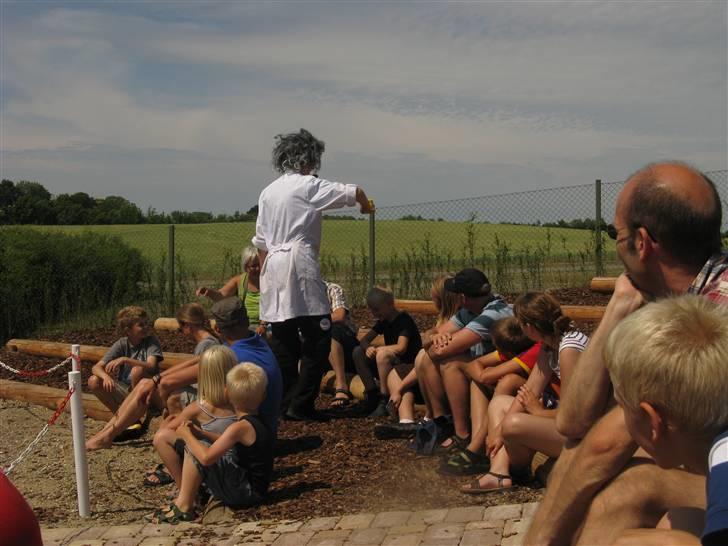 Min kusine holder sience show på Danfoss Universe 8D billede 46