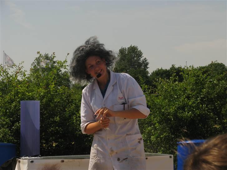 Min kusine holder sience show på Danfoss Universe 8D billede 4