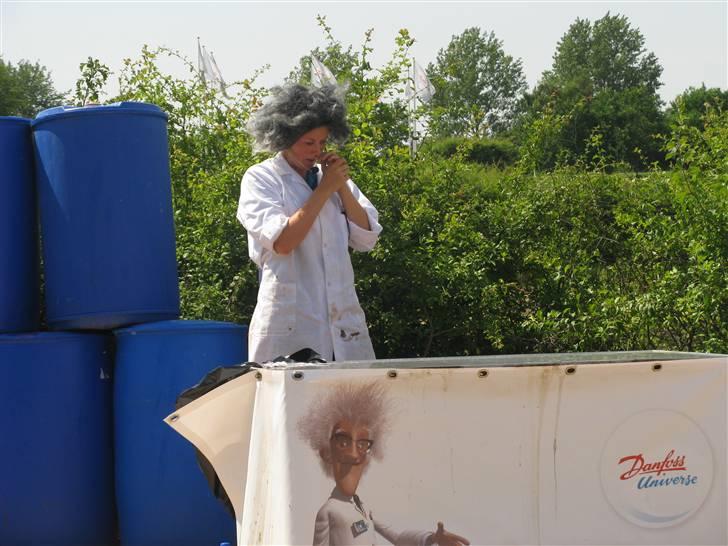 Min kusine holder sience show på Danfoss Universe 8D billede 49