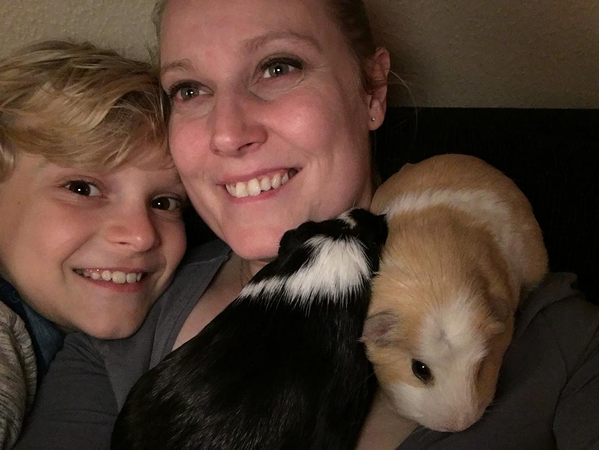 Marsvin Ole - Her er det Ole (sort) Kathrine (blondinen) og min søn den anden blonde (Maddox) billede 17