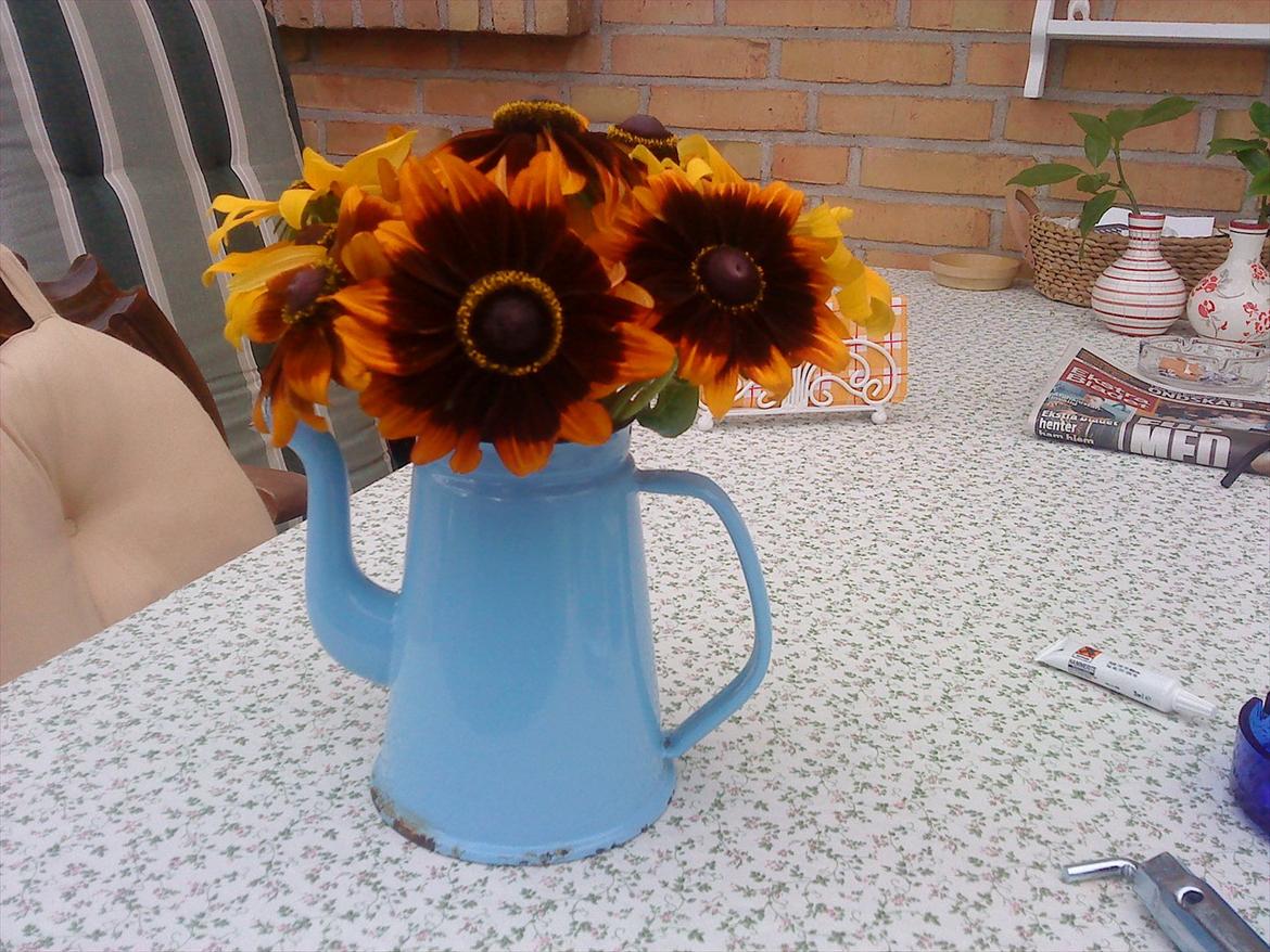 Blomster buketter fra egen have. - Solhat igen, disse er bare mørke i midten. billede 14