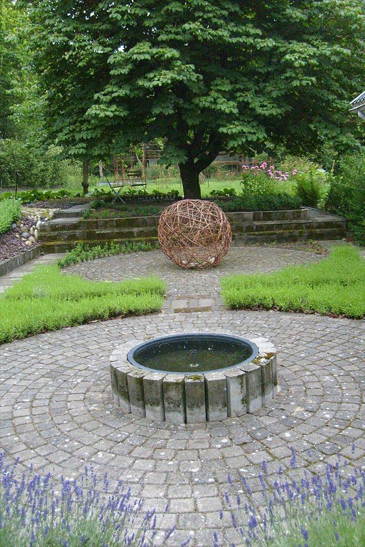 Villa/hushave 20.000 m² billede 2