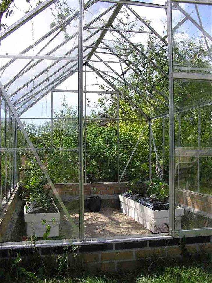 Villa/hushave 1080 m2 - Drivhuset som stormene i 2011 lagde ned. Nu kommer der et isoleret orangeri i stedet :) billede 3