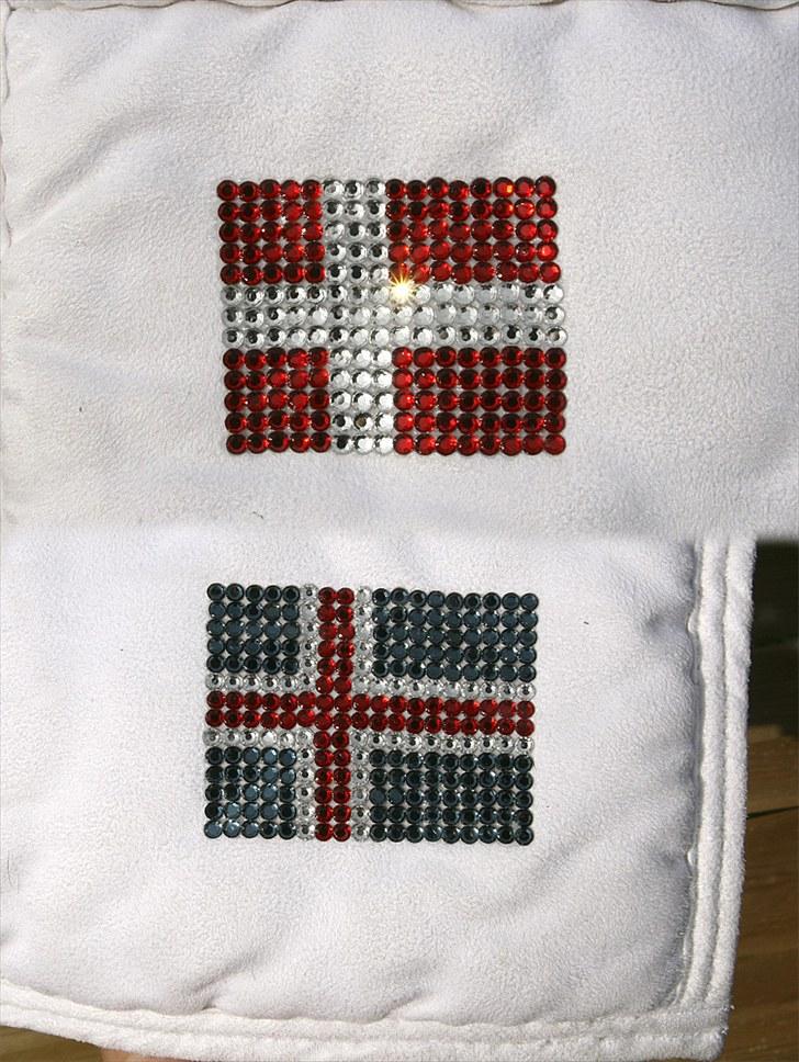 Mit udstyr - Horseguard hvid pad med påsatte swarovski sten, Dannebrog og Islandsk flag billede 17