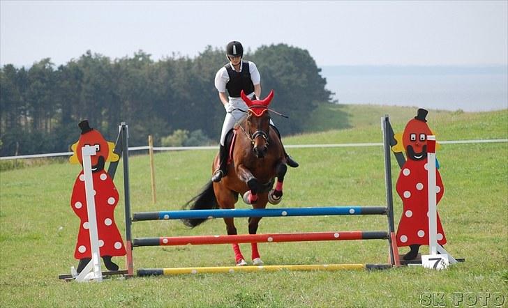 Fredrik og jeg til stævne, mols rideklub d.15 aug 2010 billede 4