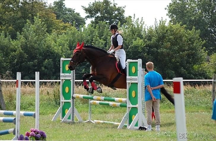 Fredrik og jeg til stævne, mols rideklub d.15 aug 2010 billede 7