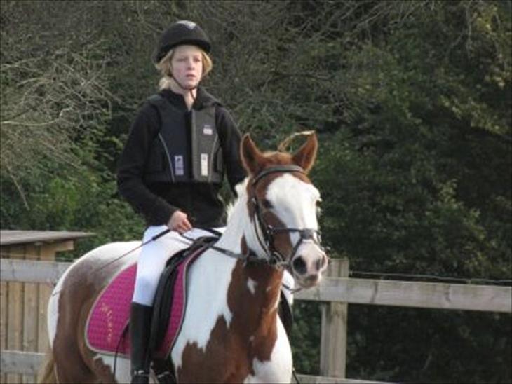 {{currentPhoto.altText}} billede {{currentPhoto.number}}