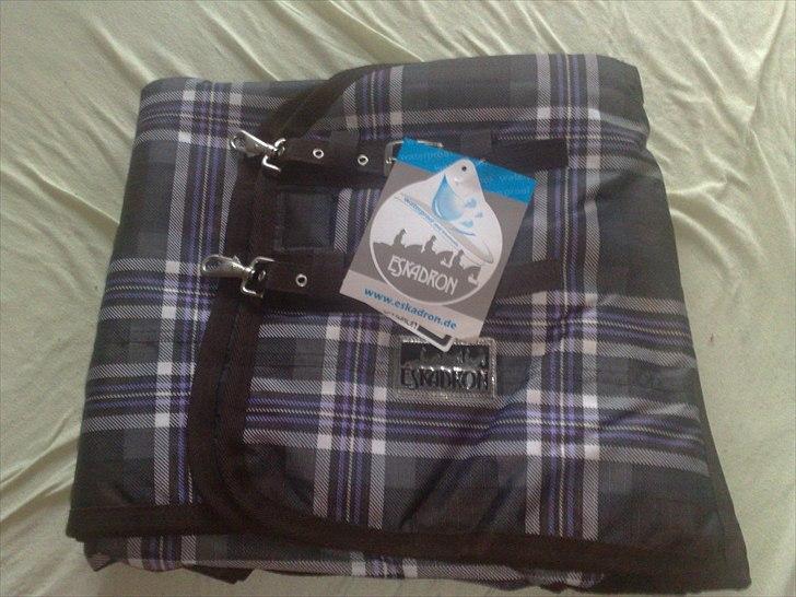 Natrons udstyr - Eskadron regndækken med fleece. Lavender-stone-turf ternet. Str. P billede 25