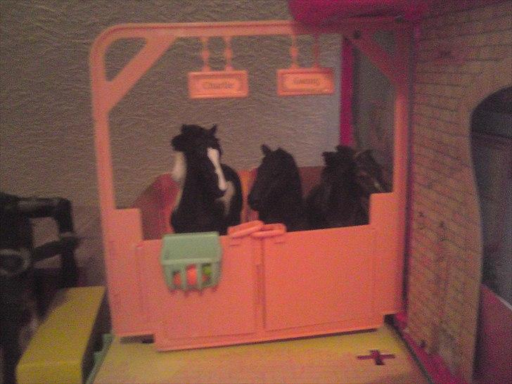 Stutteri Damgaarden. Facaliteter. Schleich - Lille stald. billede 14