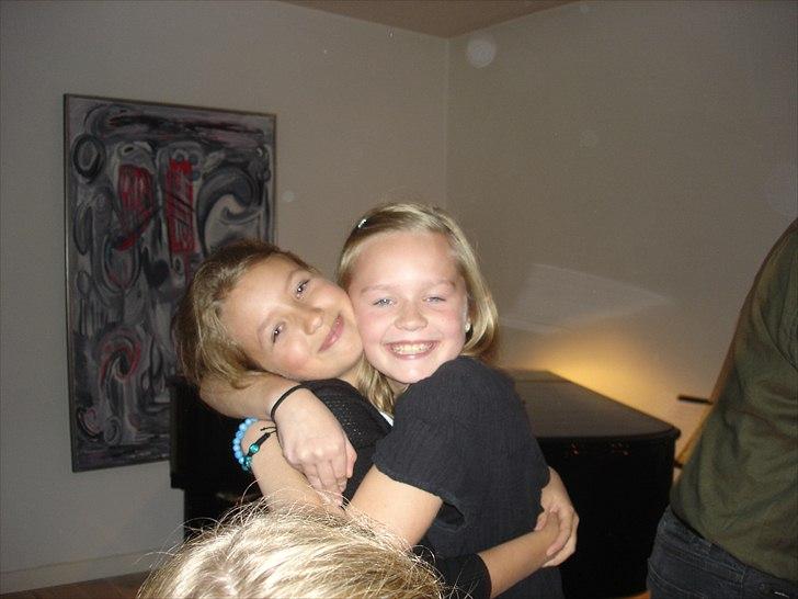 Emma&mig holdte 11 års fødselsdag. - Emma og caroline;) billede 62