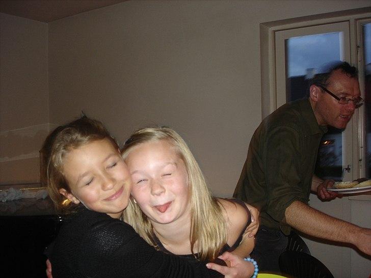 Emma&mig holdte 11 års fødselsdag. - Emma og caroline;) billede 64