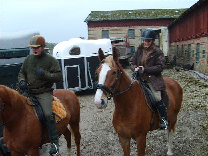 Svenstrup Gods d. 23/10-201. - Carsten og Trine også klar til turen. billede 3