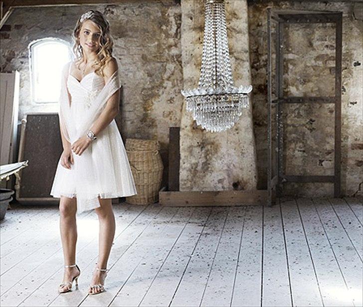 Lilly`s konfirmationskjoler, sko og tilbehør 2011 år billede 4