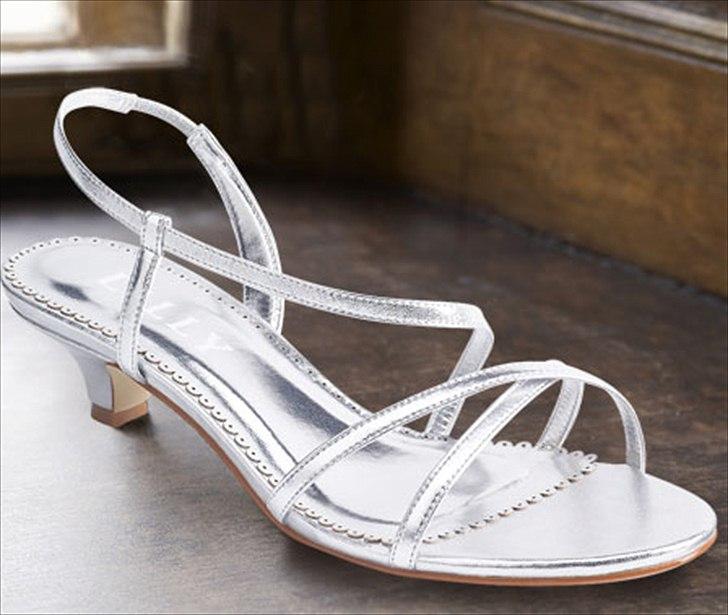 Lilly`s konfirmationskjoler, sko og tilbehør 2011 år billede 39