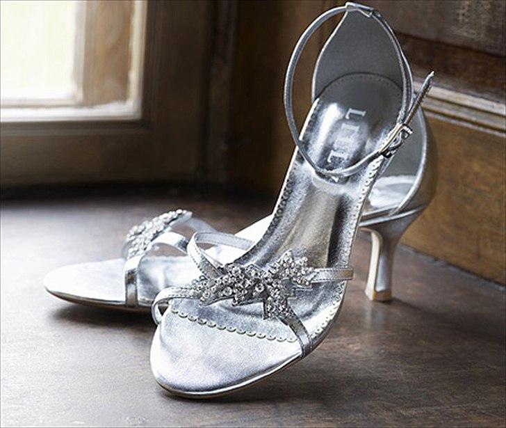 Lilly`s konfirmationskjoler, sko og tilbehør 2011 år billede 40