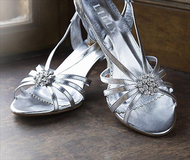 Lilly`s konfirmationskjoler, sko og tilbehør 2011 år billede 41