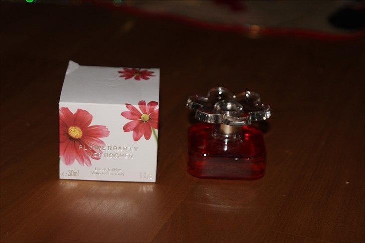 Julegaver 2010 :P - Parfume, Flowerparty fra Yves Rocher - fra mor og far! billede 14