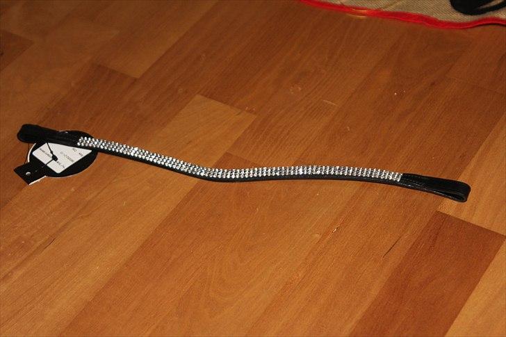 Julegaver 2010 :P - Pandebånd til elvis, fra Cladrigde House - fra mormor og morfar! billede 26