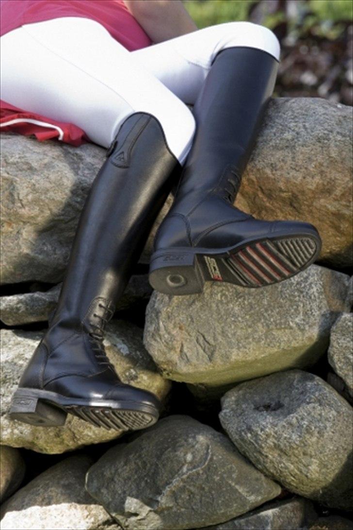 Camillas Fashion...  - Man skulle vist være et skarn for ikke at værdsætte et par lækre Mountain horse Richmond High rider støvler fra Scs3 serien. Tak mutti og fatti :* billede 57
