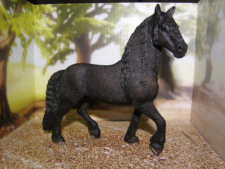 Mine Schleich Dyr - Navn: Shartan Race: Friser Køn: Hingst Alder: 7 år billede 106