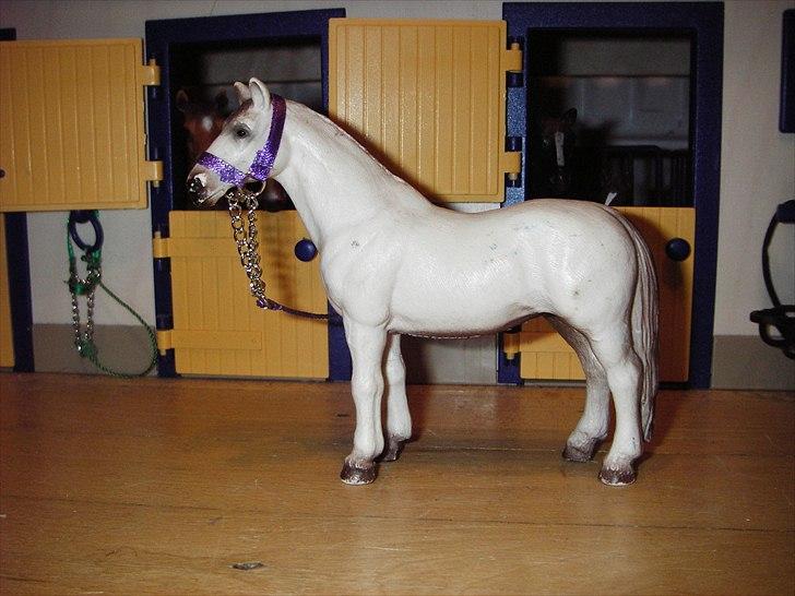 Rosengaarden's Schleich Heste - Navn: Rosengaarden's Snehvide, Køn: Hoppe, Race: Hannoveraner, Mor: Ukendt, Far: Ukendt billede 77