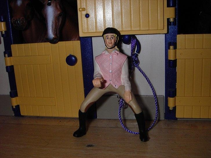 Rosengaarden's Schleich Heste - Mie. Mie hjælper med at ride de forskellige heste og så har hun part på India vores nye knabstrupper hingst. Mie er 14 år. billede 47