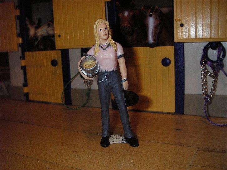 Rosengaarden's Schleich Heste - Alice. Det er Alice der ejer og grundlagde Rosengaarden's Schleich Heste. Alice er 29 år. billede 43