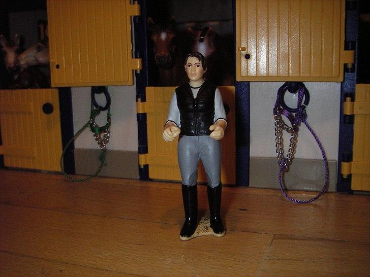 Rosengaarden's Schleich Heste - Karen. Karen er vores ridelærer og desuden Petrines mor. Karen er 40 år. billede 44