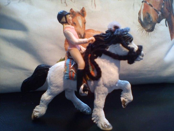 Hjemmelavet Schleich udstyr. - Ridesæt på malet hest (hesten er fra bullyland):) billede 4
