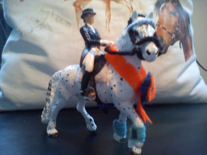 Hjemmelavet Schleich udstyr. - Stævne ting på malet hest:D billede 6