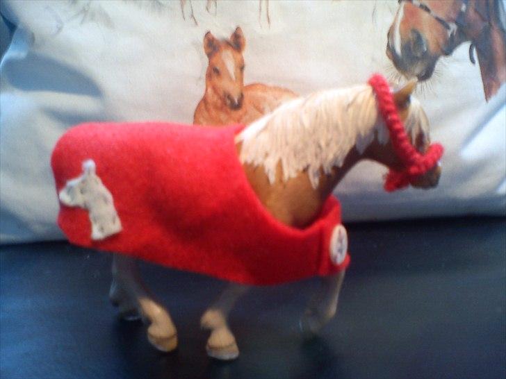 Hjemmelavet Schleich udstyr. - Rødt pony sæt:) billede 9