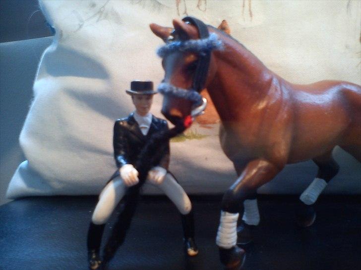 Hjemmelavet Schleich udstyr. - Kårrings hovedtøj:) billede 10