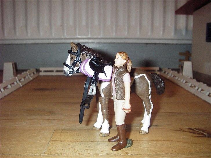 Åbent hus på Rosengaarden's Schleich Heste - - Sanne sadler Hiawatha af - billede 165