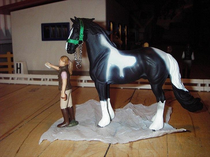 Åbent hus på Rosengaarden's Schleich Heste - - også selv om hun går op på noget presening - billede 180