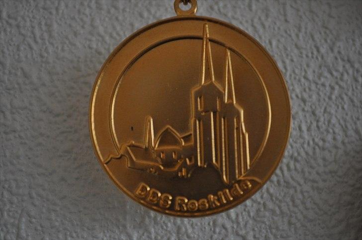 Medaljer og pokaler.. fra skydening :) - 1 plads klassemester i landdelsmesterskaberne 15m 2011 billede 5