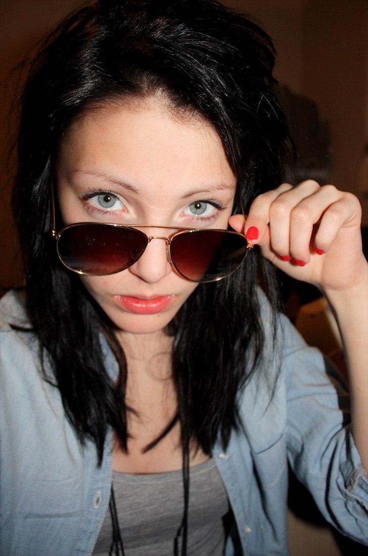 Sofie Andersen - opdateret 18-12-2012 - I'm not a perfect girl.
When i think about it and take a step back I remember how amazing life truly is & that maybe. and just maby. I like being unperfekct. billede 17