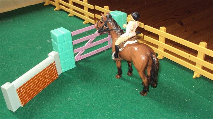 Min Schleich stald - Her springer vi! billede 8