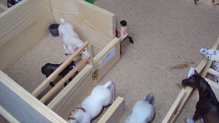 Min Schleich stald - Her er den tredje boks og to spiltove. billede 17