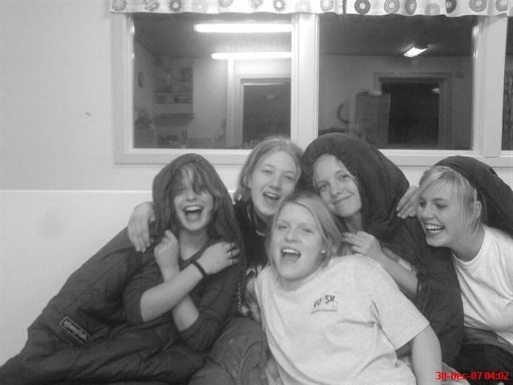 Holder rigtig meget af jer <3 - Vores super billeder når vi sover på rideskolen ;:D billede 6