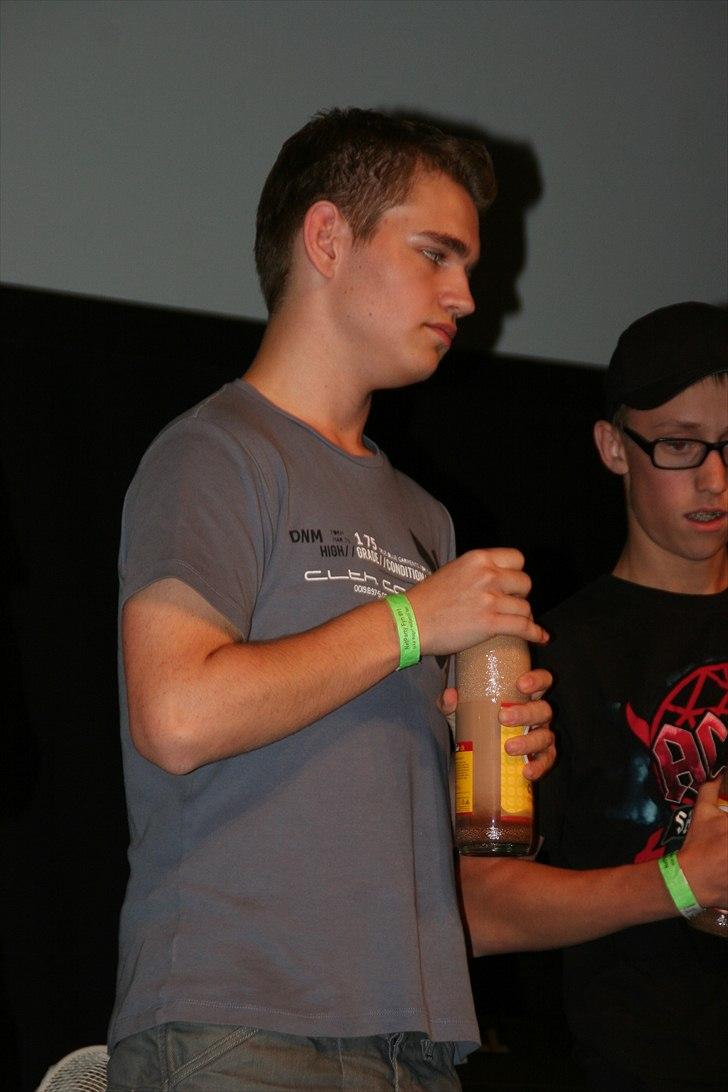 NPF#11 DK'S STØRSTE LAN!  - Patte og hans sande jeg, med en cocio! Den blev dræbt på 14,2 sek. og derfor vinder af Cociocrash :-D billede 29