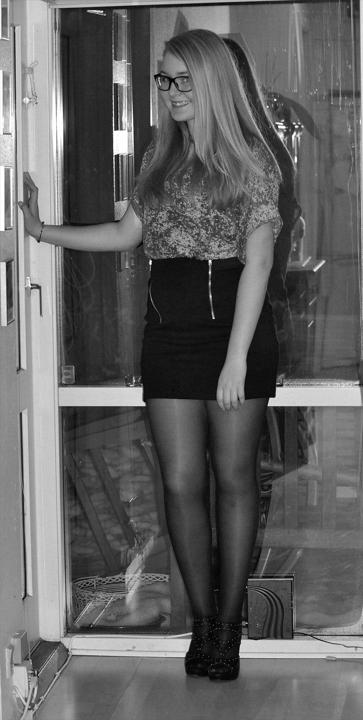 Isabella Larsen :o)  - Isabella Rodsted Larsen
- Inden 18-års :) 26 Januar 2011 billede 1