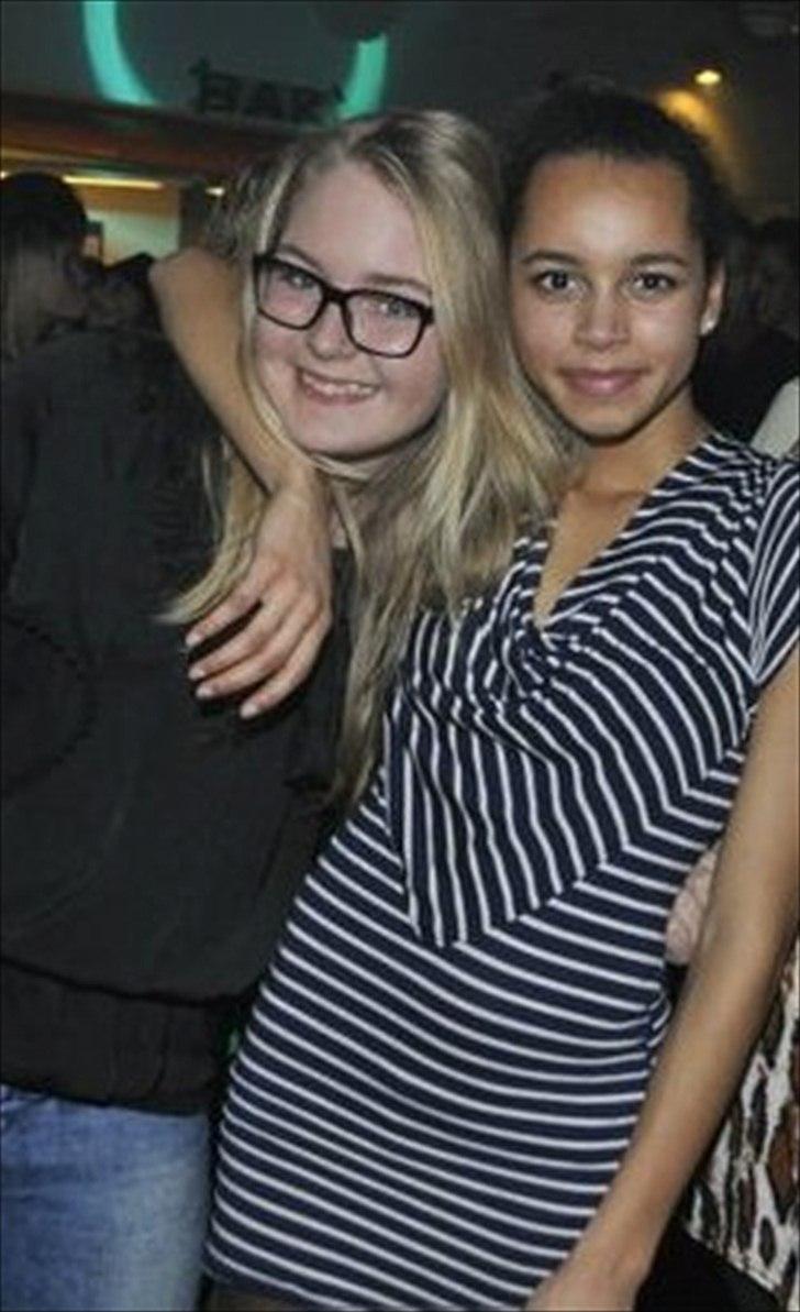 Isabella Larsen :o)  - Isabella Rodsted Larsen & Anna Andersen Civil
- Gymnasiefest, Januar 2011 <3 billede 4