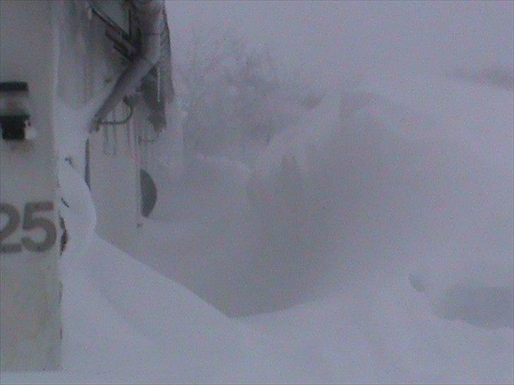 Billeder af sne - massere af sne -! - 10) Vejen og enden af vores hus! billede 10